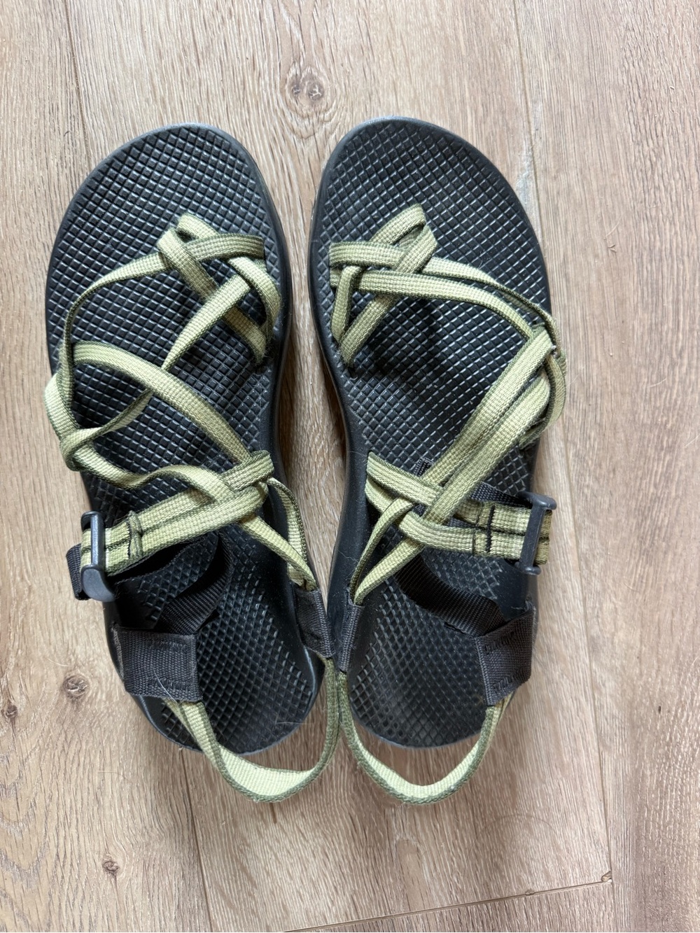 Chaco Olive Green and Black Strappy Sport Sandals